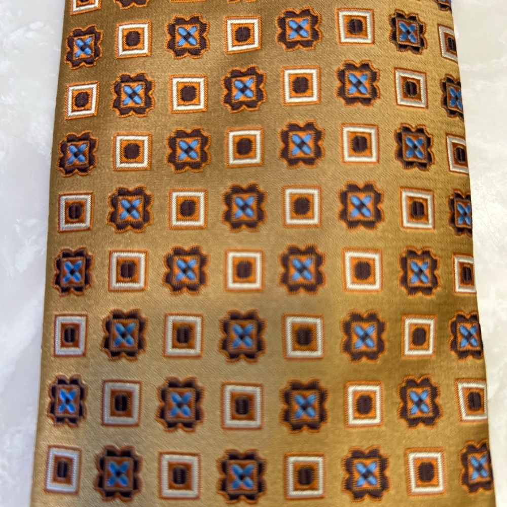 Ermenegildo Zegna Luxurious Silk Geometric Patterned Tie - Gold & Blue, Italian - Picture 3 of 13